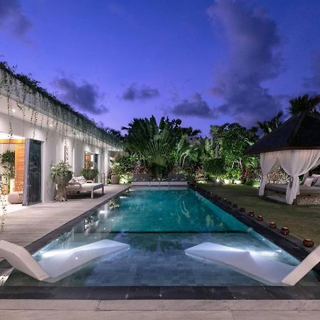 4 Bd Villa With Large Garden, Pool In Seminyak Exterior photo