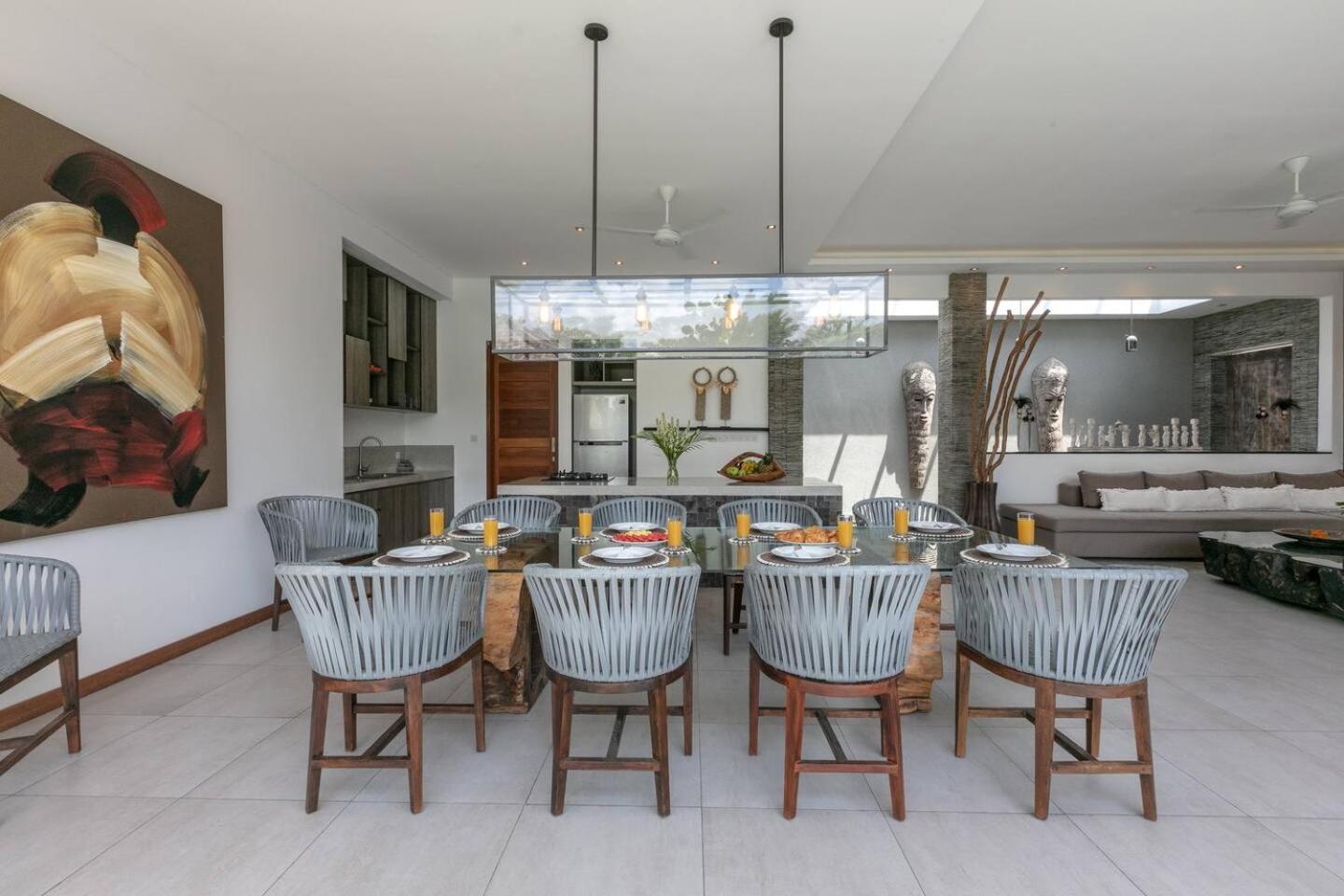 4 Bd Villa With Large Garden, Pool In Seminyak Exterior photo