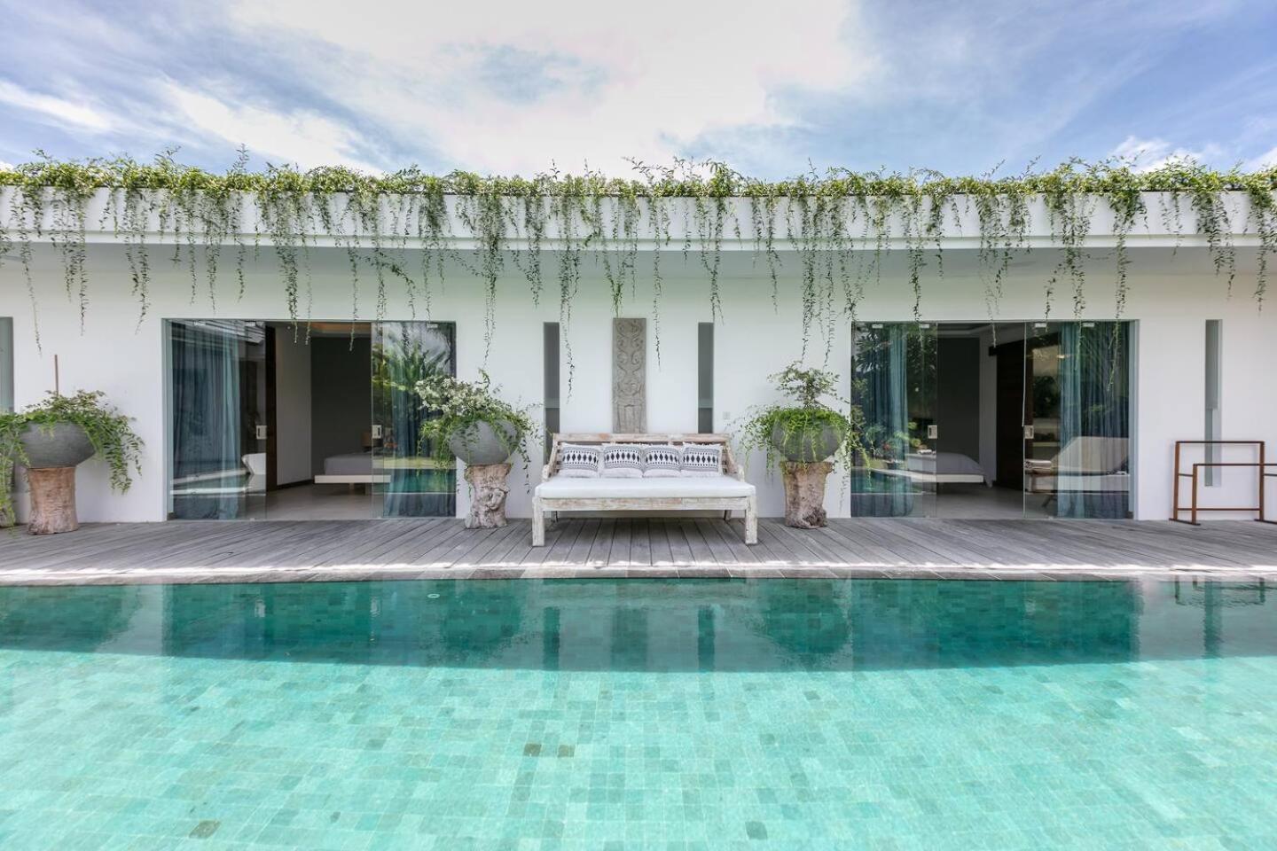 4 Bd Villa With Large Garden, Pool In Seminyak Exterior photo
