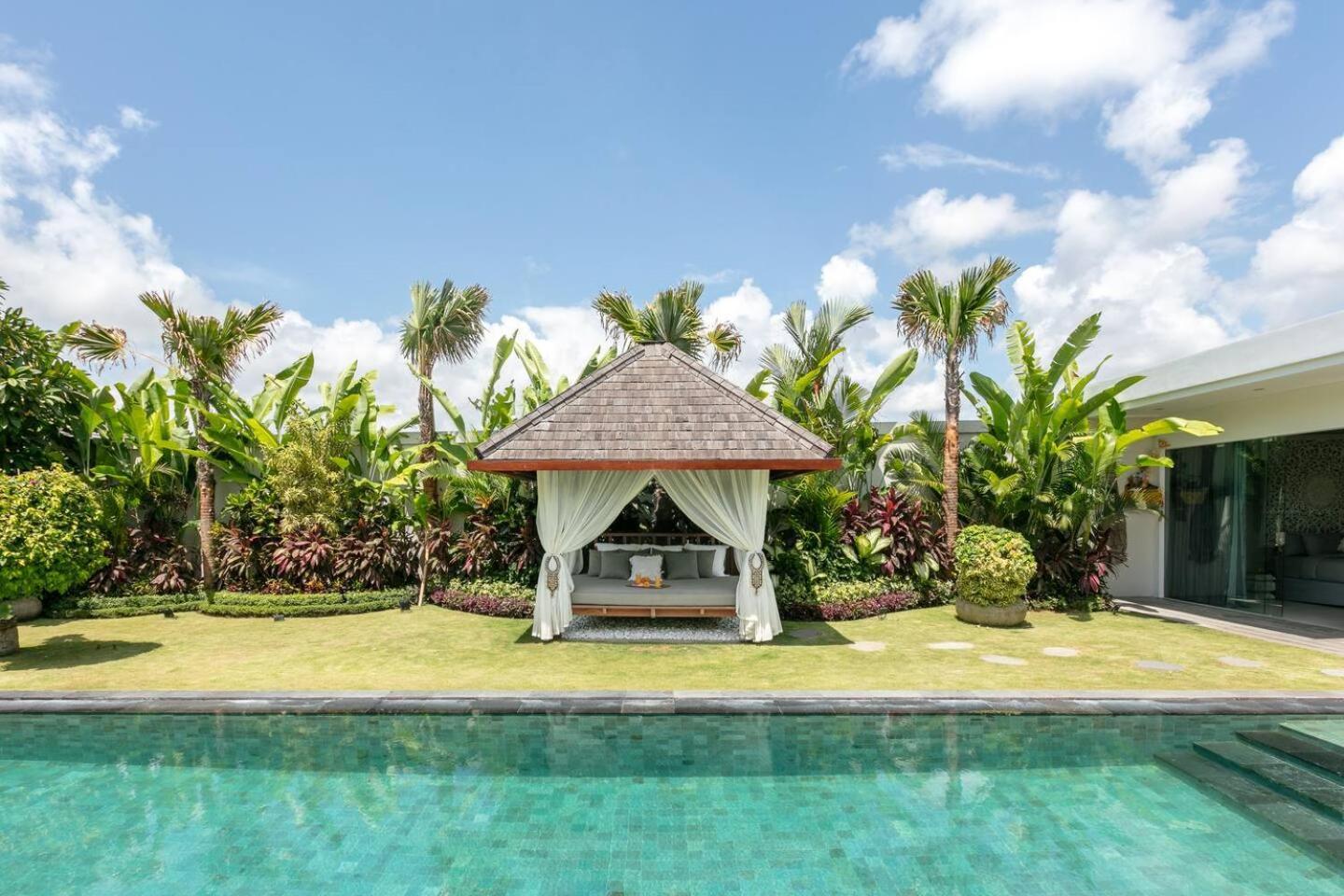 4 Bd Villa With Large Garden, Pool In Seminyak Exterior photo