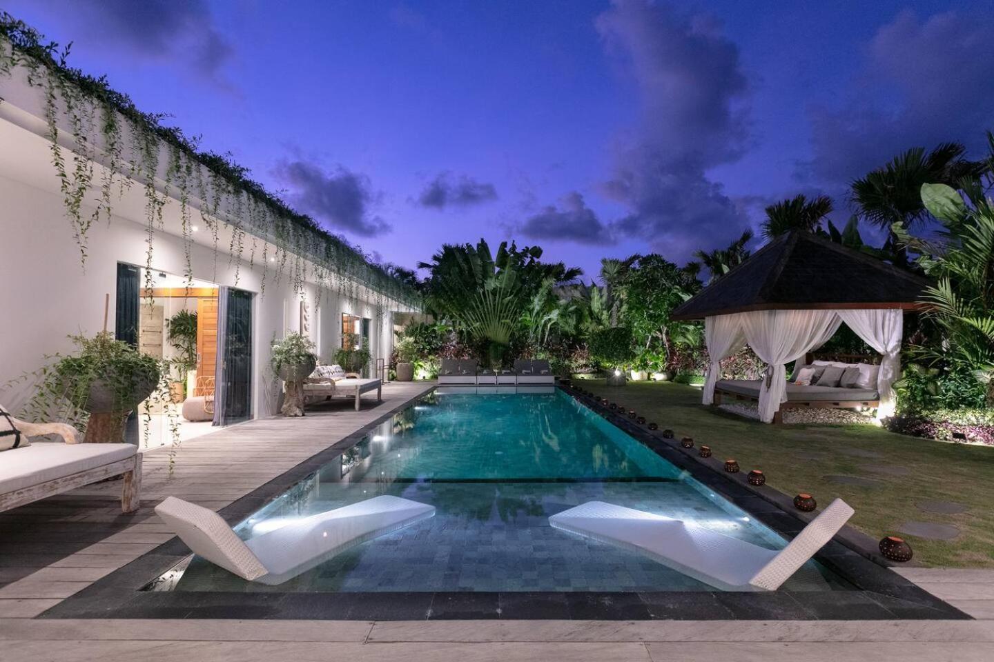 4 Bd Villa With Large Garden, Pool In Seminyak Exterior photo
